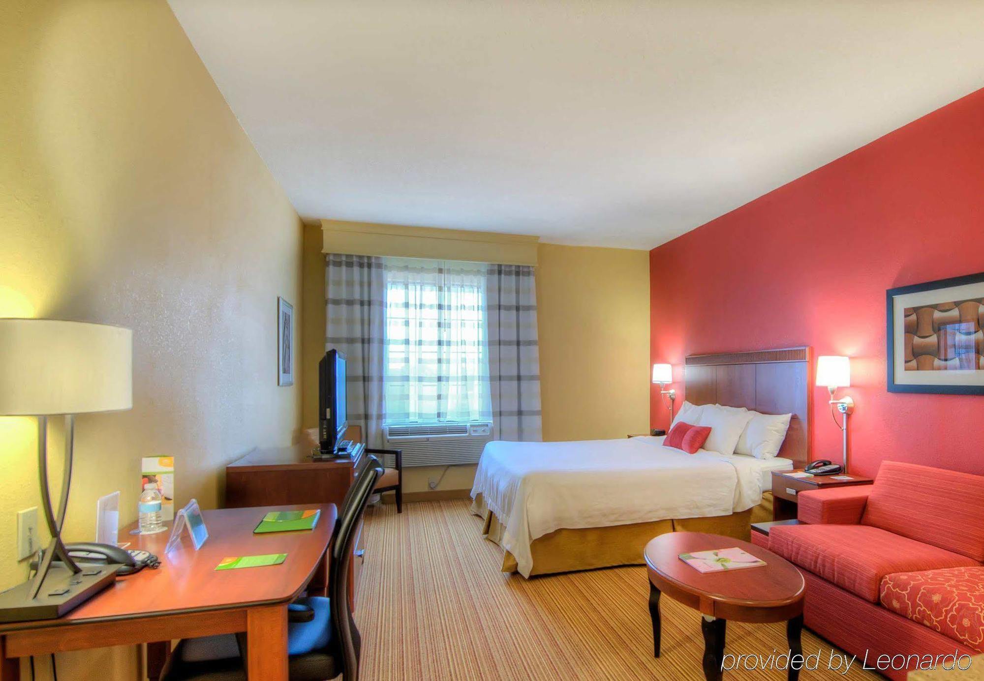 Courtyard Raleigh Crabtree Valley Экстерьер фото